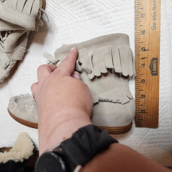Softmoc grey moccasin fringe booties. - Picture 14 of 17